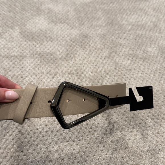 ❤️Express Women's Taupe Belt with Black Geometric Buckle - Picture 1 of 9